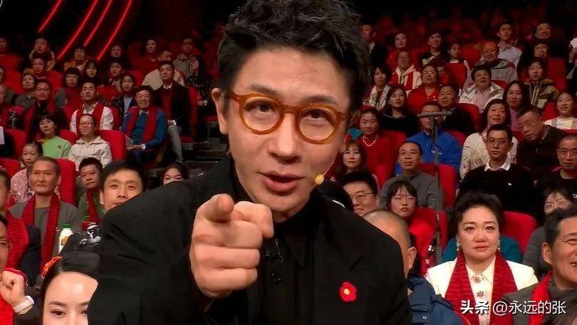 演的魔术《画蛇添福》从以下几方面来看待AG真人国际对于刘谦在2025年春晚表